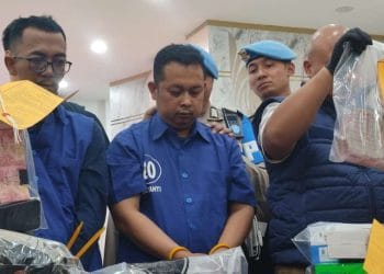Konferensi pers penanganan kasus penggelapan uang Rp 10 miliar oleh sopir bank digelar di Mapolda Jateng, Kota Semarang. (Sumber: halosemarang.id)