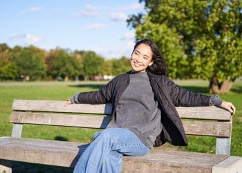 Hidup bahagia tidak harus rumit. Berikut 5 rutinitas ringan yang bisa membantu menciptakan perasaan positif setiap hari. (Sumber: Freepik)