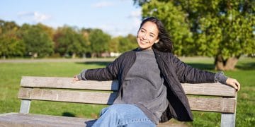 Hidup bahagia tidak harus rumit. Berikut 5 rutinitas ringan yang bisa membantu menciptakan perasaan positif setiap hari. (Sumber: Freepik)