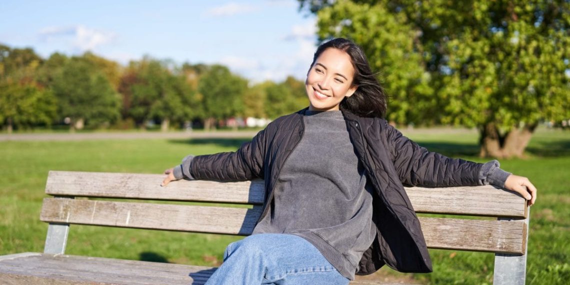 Hidup bahagia tidak harus rumit. Berikut 5 rutinitas ringan yang bisa membantu menciptakan perasaan positif setiap hari. (Sumber: Freepik)