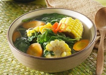 Nikmati kesegaran sayur bayam jagung temu kunci, resep praktis kaya vitamin dan serat untuk gaya hidup sehat. (Sumber: Sajian Sedap)