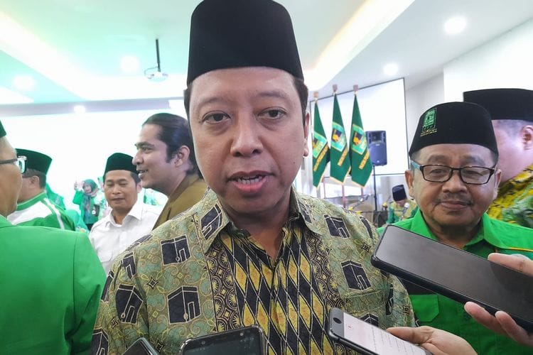 Kisruh PPP Memanas, Rommy Bongkar Fakta Klaim Aklamasi Mardiono Romahurmuziy atau Rommy membantah klaim yang menyebut Muhamad Mardiono terpilih sebagai Ketua Umum PPP melalui aklamasi. Ia menegaskan keputusan itu tidak pernah ada. Foto: Istimewa