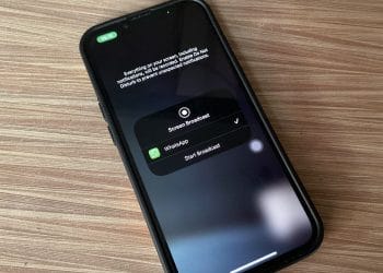 Modus baru penipuan WhatsApp melalui share screen diungkap FBI, pengguna di Indonesia harus lebih waspada. (Sumber: Kompas)