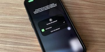 Modus baru penipuan WhatsApp melalui share screen diungkap FBI, pengguna di Indonesia harus lebih waspada. (Sumber: Kompas)