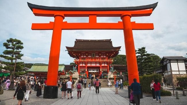 Wisatawan Wajib Tahu: 3 Frasa Bahasa Jepang Paling Berguna Saat Liburan Pelajari ungkapan Jepang yang lebih dari sekadar ‘konnichiwa’ — sumimasen, daijōbu, dan mata ne menurut orang lokal Tokyo. (Sumber: Istockphoto/jimmyan)