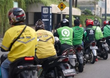 Ojol bisa dapat bonus Rp 500 ribu dari Kapolda Metro Jaya jika laporkan kejahatan di jalan. Simak syarat dan penjelasan lengkapnya di sini. (Sumber: Shutterstock VIa Kompas)