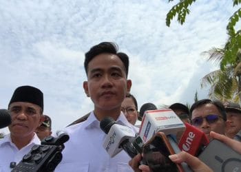 Wakil Presiden Gibran Rakabuming Raka menghadapi sidang gugatan perdata senilai Rp 125 triliun terkait riwayat pendidikannya di luar negeri. Ikuti detailnya di sini. Sumber: Kompas