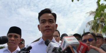 Wakil Presiden Gibran Rakabuming Raka menghadapi sidang gugatan perdata senilai Rp 125 triliun terkait riwayat pendidikannya di luar negeri. Ikuti detailnya di sini. Sumber: Kompas