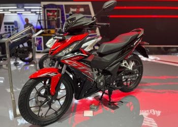 Honda Supra GTR hadir di IMOS 2025. Meski pangsa pasar motor bebek terus menurun, PT Astra Honda Motor menegaskan model ini masih memiliki peminat setia, terutama di luar Jawa. (Sumber: Kompas.com)