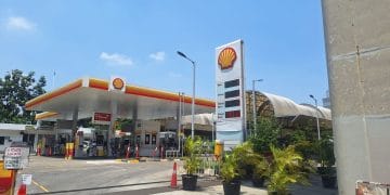 Shell Indonesia akan melepas seluruh jaringan SPBU miliknya pada tahun 2026 ke konsorsium baru. Pelumas Shell tetap dipasarkan, sementara merek SPBU masih digunakan lewat lisensi. (Sumber: KOMPAS.com/ SHINTA DWI AYU)