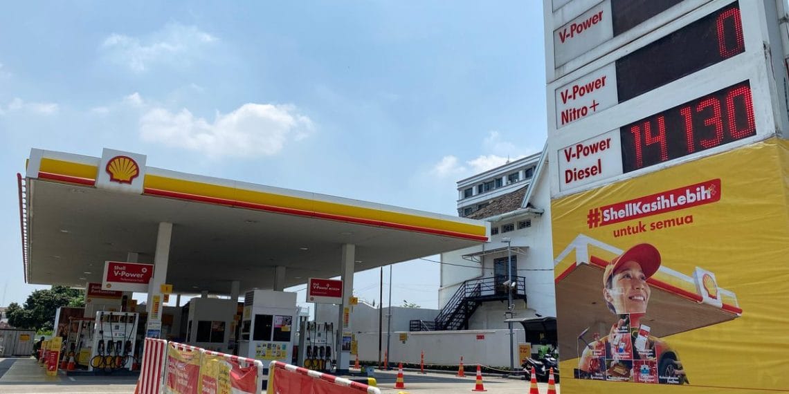 Pasokan BBM sudah siap di pelabuhan, kini SPBU swasta diminta segera negosiasi dan serap stok demi kelancaran distribusi. (Sumber: KOMPAS.com/Lidia Pratama Febrian)