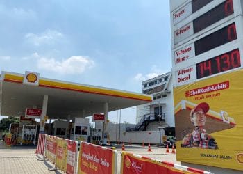 Pasokan BBM sudah siap di pelabuhan, kini SPBU swasta diminta segera negosiasi dan serap stok demi kelancaran distribusi. (Sumber: KOMPAS.com/Lidia Pratama Febrian)