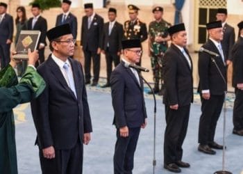 Para menteri baru hasil reshuffle jilid II Presiden Prabowo Subianto saat dilantik di Istana Negara, Jakarta. (Sumber: suara.com)