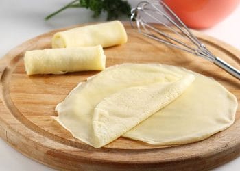 Resep kulit risol ekonomis cukup dengan satu telur. Hasilnya lentur, elastis, dan tidak mudah robek saat digoreng. Cocok untuk camilan atau ide jualan. (Sumber: sajiansedap.grid.id)