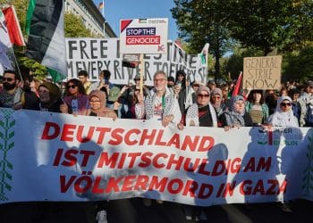 Demonstrasi All Eyes on Gaza di Berlin menyoroti genosida di Gaza, tuntut akses bantuan kemanusiaan dan sanksi UE untuk Israel. Foto: [Christoph Soeder/AP Photo]