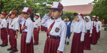 Bingung memilih sekolah negeri atau swasta untuk anak? Simak pertimbangan penting dari fasilitas, biaya, kualitas guru, hingga kebutuhan anak sebelum memutuskan. Foto: ANTARA/FB Anggoro