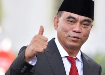 Budi Arie Setiadi mengenakan setelan resmi usai pelantikan sebagai Menteri Koperasi. (Sumber: Kompaspedia)