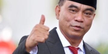 Budi Arie Setiadi mengenakan setelan resmi usai pelantikan sebagai Menteri Koperasi. (Sumber: Kompaspedia)