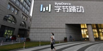 Regulator dunia maya Tiongkok memanggil Toutiao dan UCWeb karena pelanggaran konten trending—bullying daring, privasi anak, dan penyebaran konten sensitif—sebagai bagian kampanye dua bulan untuk menjaga ruang digital agar tetap bersih dan aman. Foto: Pandaily