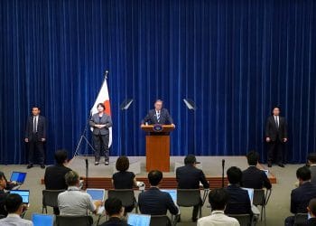 erdana Menteri Jepang Shigeru Ishiba saat menyampaikan pengunduran diri dalam konferensi pers di Tokyo. Suasana mencerminkan momen penting dalam politik Jepang. Sumber: Reuters