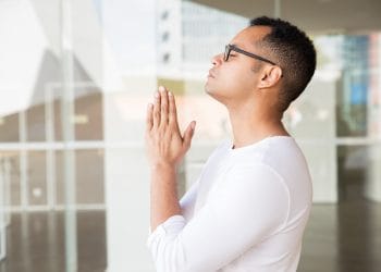 Temukan cara sederhana atasi stres dalam 5 menit. Praktis, mudah diterapkan, dan ampuh menenangkan pikiran di tengah kesibukan sehari-hari. (Sumber: Freepik)