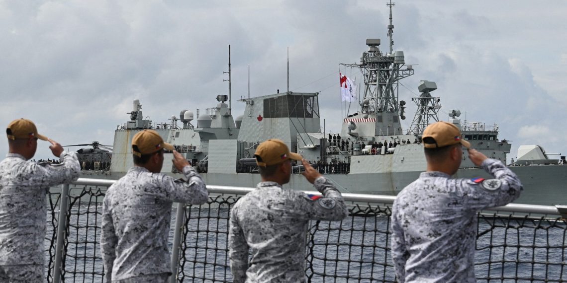 Kapal perang Australia dan Kanada melintas di Selat Taiwan, memicu keprihatinan China yang menyebut aksi tersebut provokatif. Australia menegaskan transisi dilakukan sesuai hukum internasional.