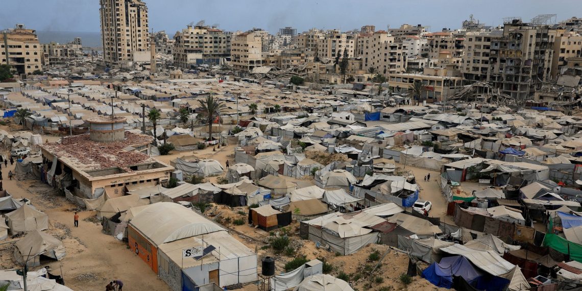 Mesir mengutuk serangan darat Israel ke Kota Gaza, memperingatkan risiko bencana kemanusiaan jika operasi militer diperluas ke pusat kota. Dukungan internasional dan perhitungan korban menjadi sorotan. Sumber: Reuters