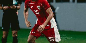 Pemain Timnas Indonesia beraksi saat mempersiapkan laga FIFA Matchday melawan Lebanon. Suasana latihan intensif memperlihatkan fokus dan kesiapan tim Garuda. Sumber: iniBalikpapan.com