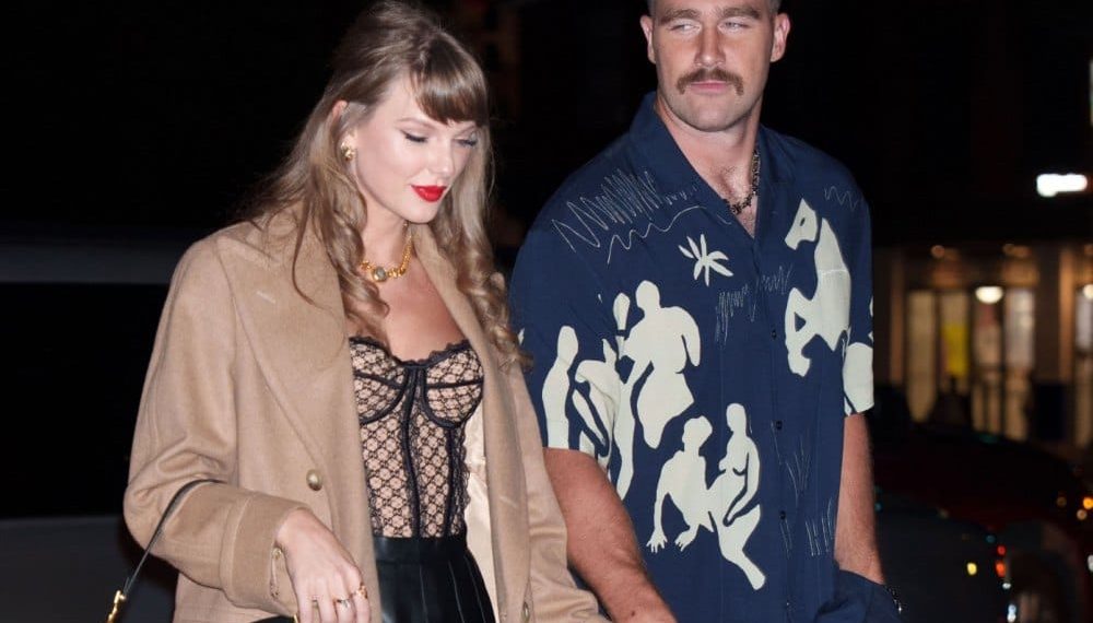 Penangkapan Mengejutkan: Pria Terobos Properti Travis Kelce untuk Antar Dokumen Taylor Swift Seorang pria ditangkap karena menerobos properti Travis Kelce di Kansas untuk menyampaikan dokumen deposisi kepada Taylor Swift dalam kasus hukum Justin Baldoni. (Sumber: XNY/Star Max/GC Images)