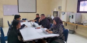 Program magang 2025 ditujukan untuk fresh graduate dengan bayaran setara UMR, tapi para pakar menyoroti kelemahan strukturalnya. (Sumber foto: unhas.ac.id)