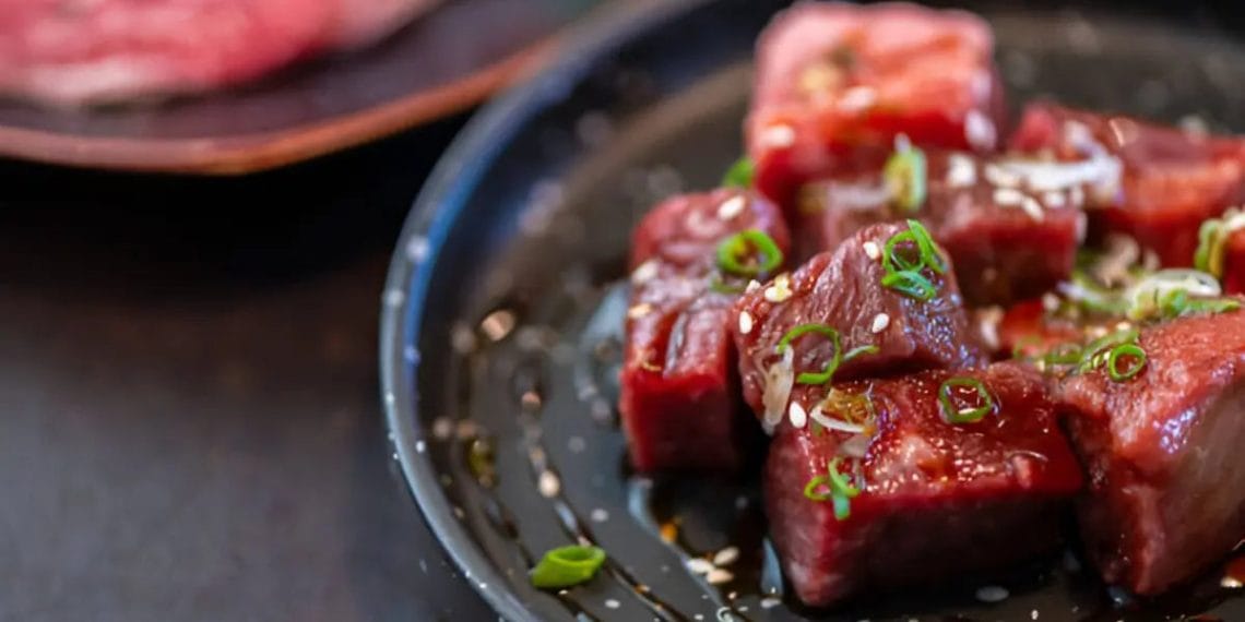 Daging saikoro panggang siap disajikan dengan tekstur juicy menggoda (Sumber: holycowsteak.com)