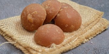 Gula aren asli bukan hanya manis—ia menyediakan nutrisi penting seperti mineral, vitamin, antioksidan, dan indeks glikemik rendah (IG 35), menjadikannya alternatif lebih bijak dibanding gula pasir yang kosong gizinya.