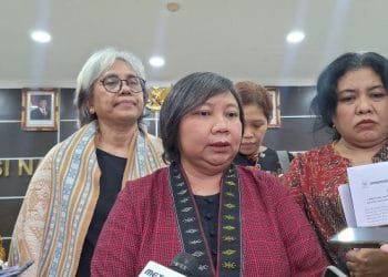 Ketua Komnas HAM Anis Hidayah dalam konferensi pers terkait demo Agustus dan persiapan Tim Independen LNHAM. (Sumber: tribunnews)