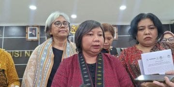 Ketua Komnas HAM Anis Hidayah dalam konferensi pers terkait demo Agustus dan persiapan Tim Independen LNHAM. (Sumber: tribunnews)