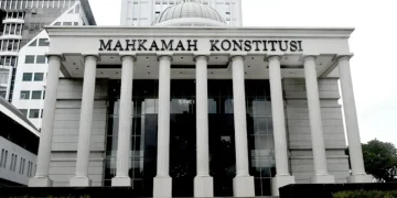 Gedung Mahkamah Konstitusi (MK), tempat keputusan penting terkait UU ITE dijatuhkan. (Sumber: unair.ac.id)