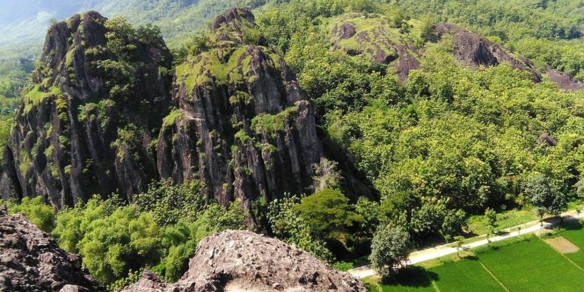 Nikmati pendakian ringan di Gunung Sepikul Sukoharjo: trek mudah, puncak kembar dengan pemandangan hijau, sunrise & udara pegunungan menyegarkan. Foto: tripadvisor/Muhamad S
