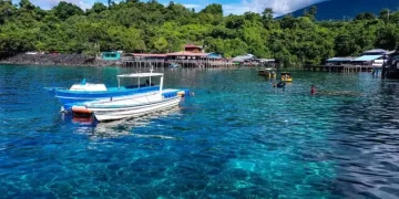 Nikmati Pantai Jikomalamo Ternate: pasir putih, air jernih, snorkeling & budaya batobo. Panduan lengkap perjalanan ke surga tersembunyi Maluku. Foto: instagram.com/mochallate_
