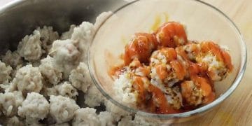 Ilustrasi pentol ayam kriwil gurih siap disajikan (Sumber: Youtube Devina Hermawan)