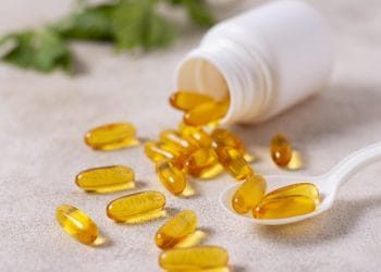 Vitamin B3 atau nikotinamid terbukti membantu menurunkan risiko kanker kulit. Simak hasil penelitian terbaru, mekanismenya, serta tips pencegahan kanker kulit yang bisa Anda terapkan setiap hari. (Sumber: Freepik)