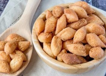 Biji ketapang goreng renyah khas Betawi. (Sumber: tokowahab.com)