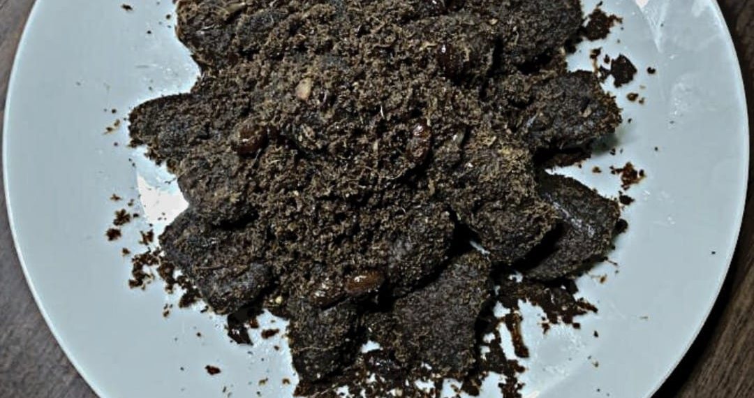 Resep rendang Padang asli dengan bumbu lengkap khas Minang. Gunakan santan kental dan rempah pilihan agar daging empuk, gurih, dan kaya rasa. (Sumber: Instagram / @difakuliner)