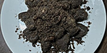 Resep rendang Padang asli dengan bumbu lengkap khas Minang. Gunakan santan kental dan rempah pilihan agar daging empuk, gurih, dan kaya rasa. (Sumber: Instagram / @difakuliner)