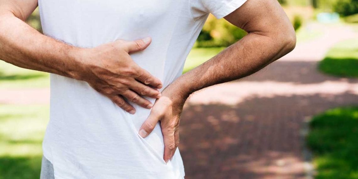 Kenali gejala-gejala awal gagal ginjal seperti mudah lelah, perubahan frekuensi buang air kecil, bengkak, hingga mual agar bisa mendeteksi sejak dini dan mendapatkan penanganan lebih awal.