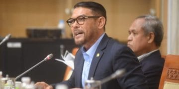 Anggota Komisi III DPR RI, Nasir Djamil menyambut baik kebijakan Kakorlantas yang membatasi penggunaan sirene dan strobo pengawalan di sore-malam, serta mengusulkan aturan volume sirene agar tak mengganggu warga. Foto: Istimewa