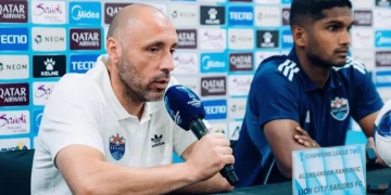 Pelatih Lion City Sailors, Aleksandar Rankovic, memoles strategi jelang laga tandang lawan Persib Bandung di Stadion Gelora Bandung Lautan Api. (Foto: ANTARA FOTO / Rachman)