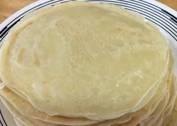 Resep kulit risol ekonomis dengan satu telur saja, hasil elastis, lentur, dan tidak mudah sobek. Cocok untuk camilan atau usaha kuliner. (Sumber: yummy.co.id)