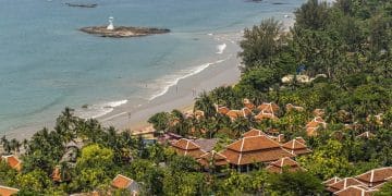 Pantai Batu Belig di Kerobokan, Bali menawarkan suasana tenang, pasir keemasan, sunset indah, dan spot kuliner unik. Simak ulasan lengkap tentang daya tarik, aktivitas, hingga tips liburan ke destinasi tersembunyi ini. Foto: Freepik