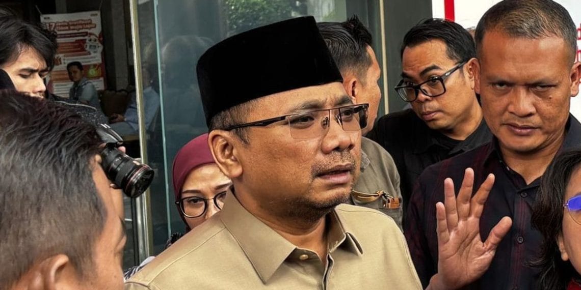KPK menyatakan akan memverifikasi laporan Boyamin tentang dugaan Yaqut Cholil Qoumas menjadi pengawas haji 2024 dan menerima honor Rp7 juta/hari. Simak detail laporan, respons, dan regulasi terkait. Foto: VOI.id