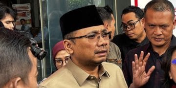 KPK menyatakan akan memverifikasi laporan Boyamin tentang dugaan Yaqut Cholil Qoumas menjadi pengawas haji 2024 dan menerima honor Rp7 juta/hari. Simak detail laporan, respons, dan regulasi terkait. Foto: VOI.id