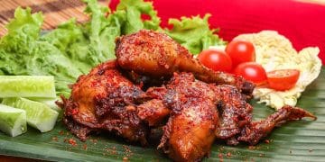 Inilah resep ayam goreng tulang lunak presto dengan air kelapa. Hasilnya empuk sampai ke tulang, gurih, bumbu meresap, dan tidak hancur. Cocok jadi lauk favorit keluarga. (Sumber: Dapur Kobe)
